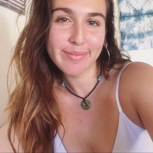 Meet your Posher, Bela